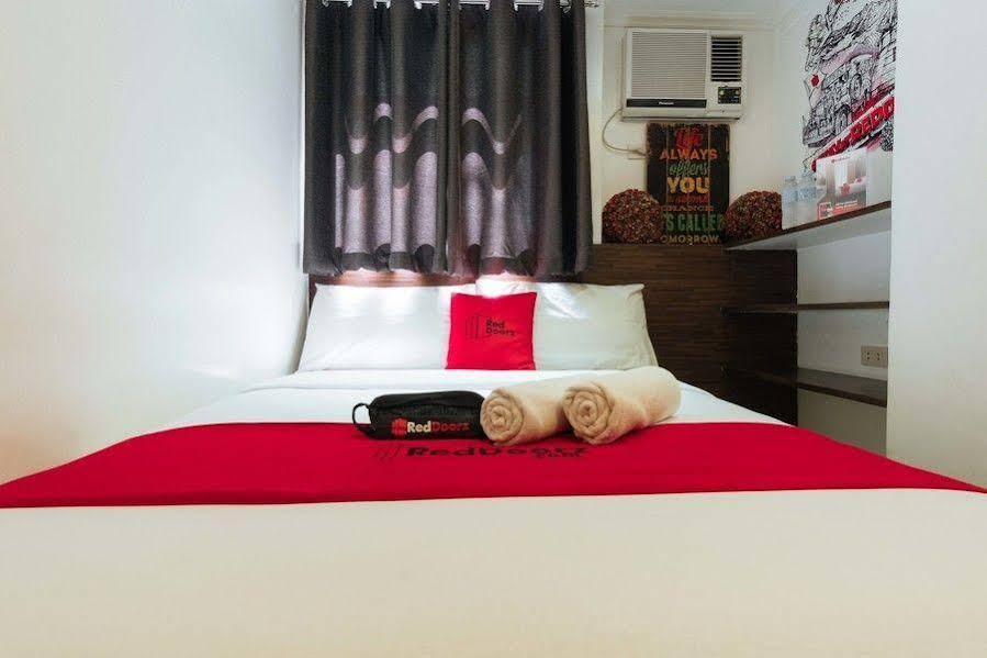 Reddoorz Plus @ Poblacion Makati Makati City Zewnętrze zdjęcie