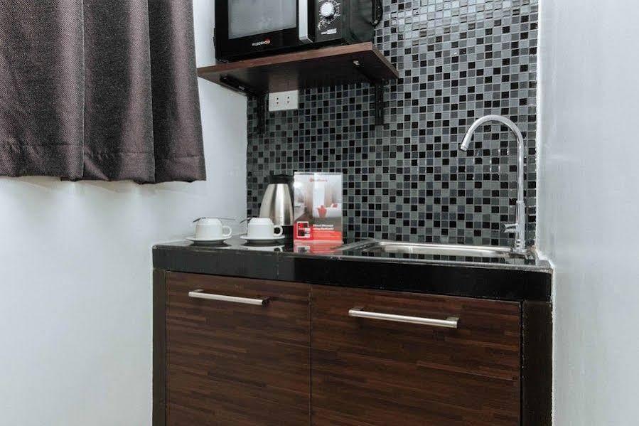 Reddoorz Plus @ Poblacion Makati Makati City Zewnętrze zdjęcie