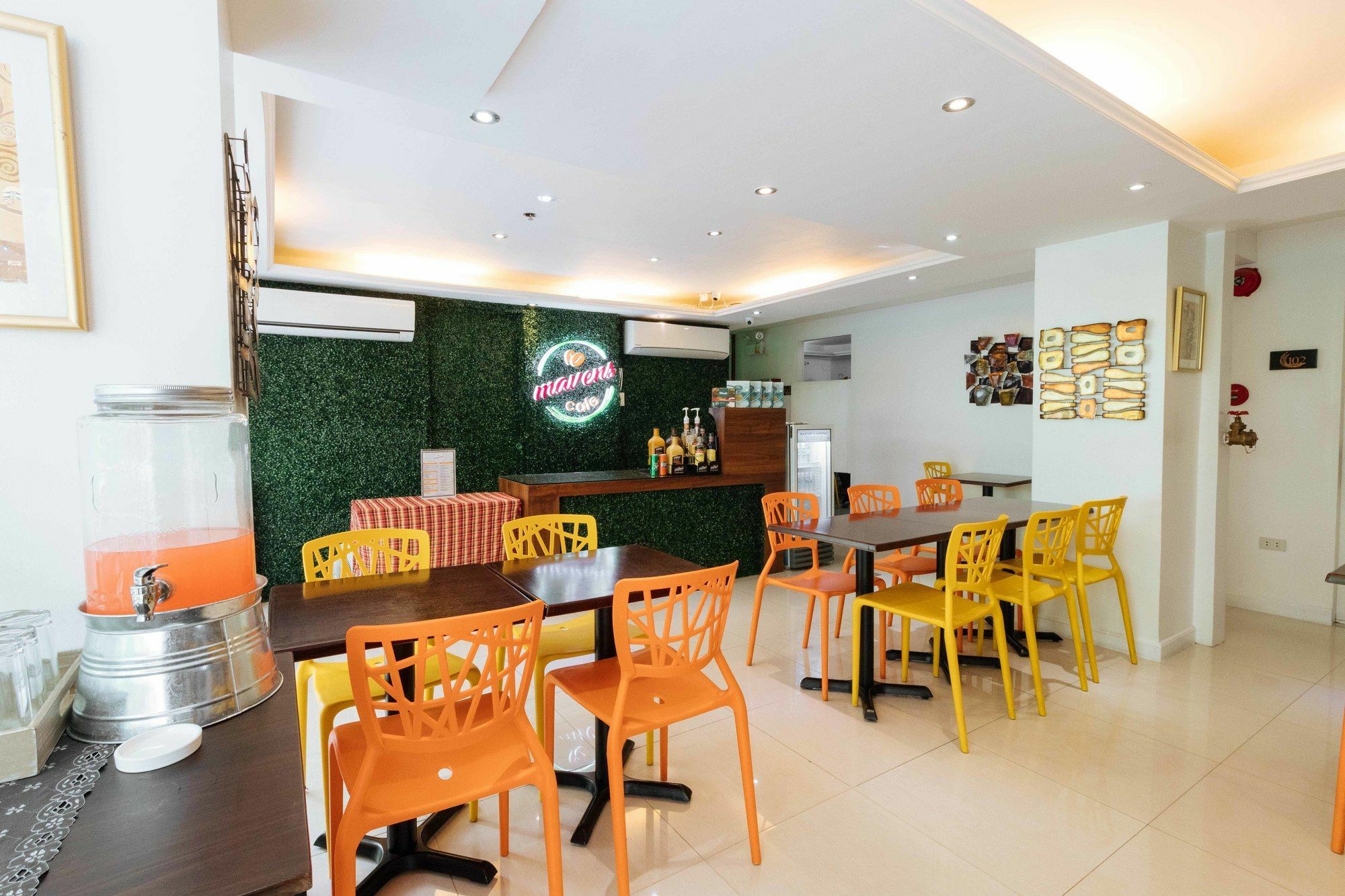Reddoorz Plus @ Poblacion Makati Makati City Zewnętrze zdjęcie